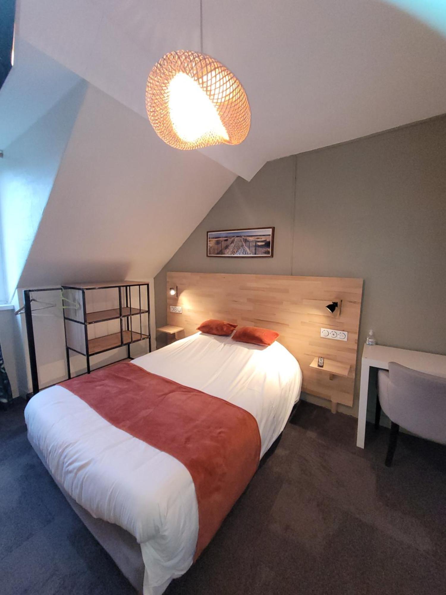 Le Petit Montmartre Hotel Динард Екстериор снимка