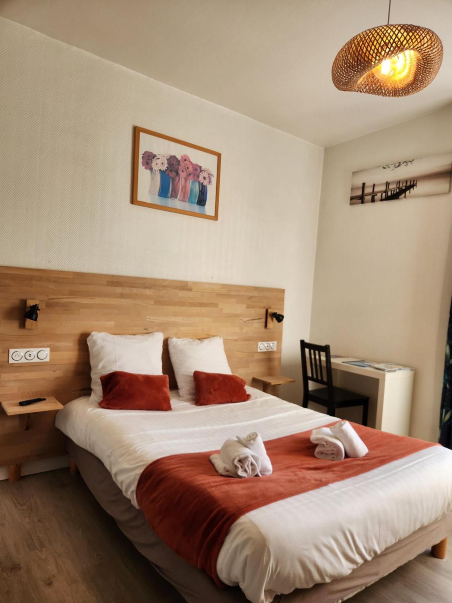 Le Petit Montmartre Hotel Динард Екстериор снимка